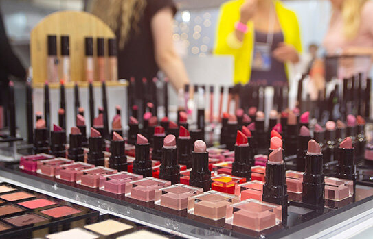化粧品の製造・販売を行う工場