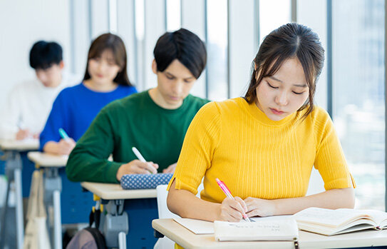 公務員試験の予備校や通信講座を利用する