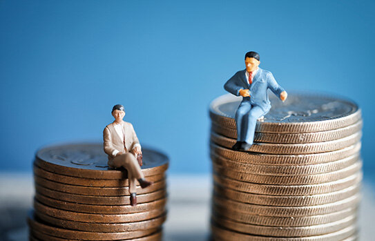 学歴による収入差が少なくなる