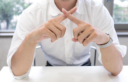 短期前提で働く意思を示している