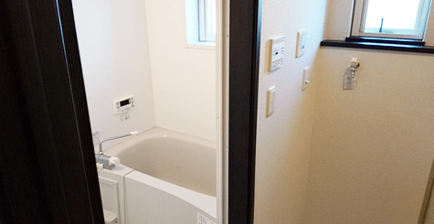 寮のバスルームの様子